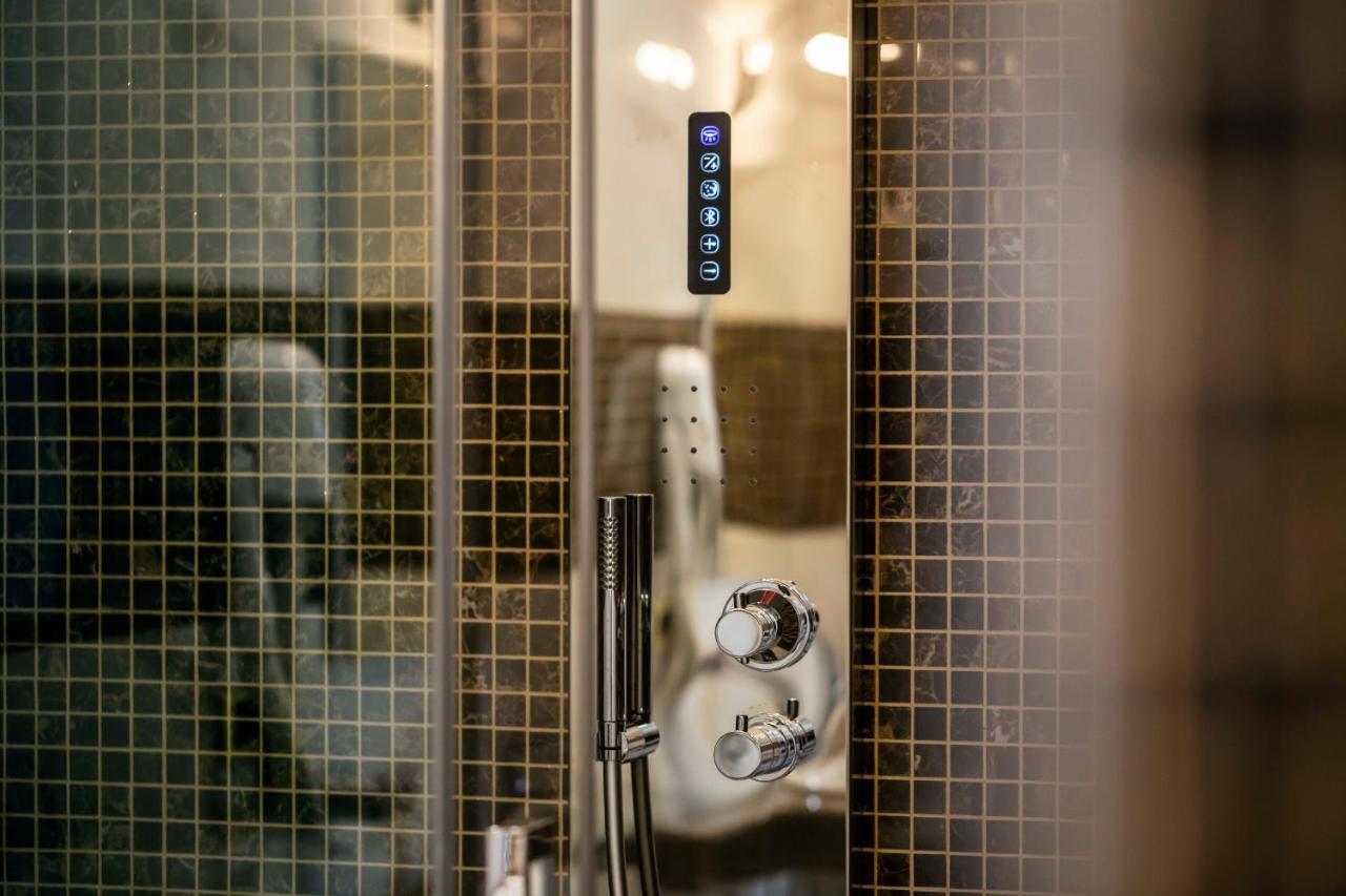 Deluxe Suite mit Whirlpool-Badewanne