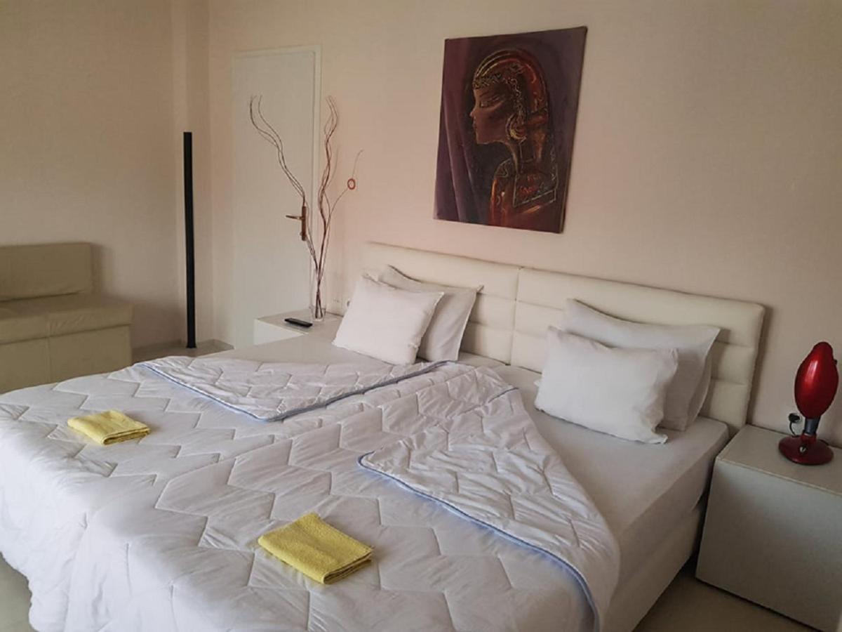 Doppel-/Zweibettzimmer mit Balkon