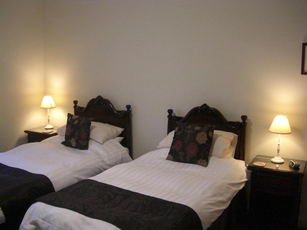 Twin Room with Private Bathroom