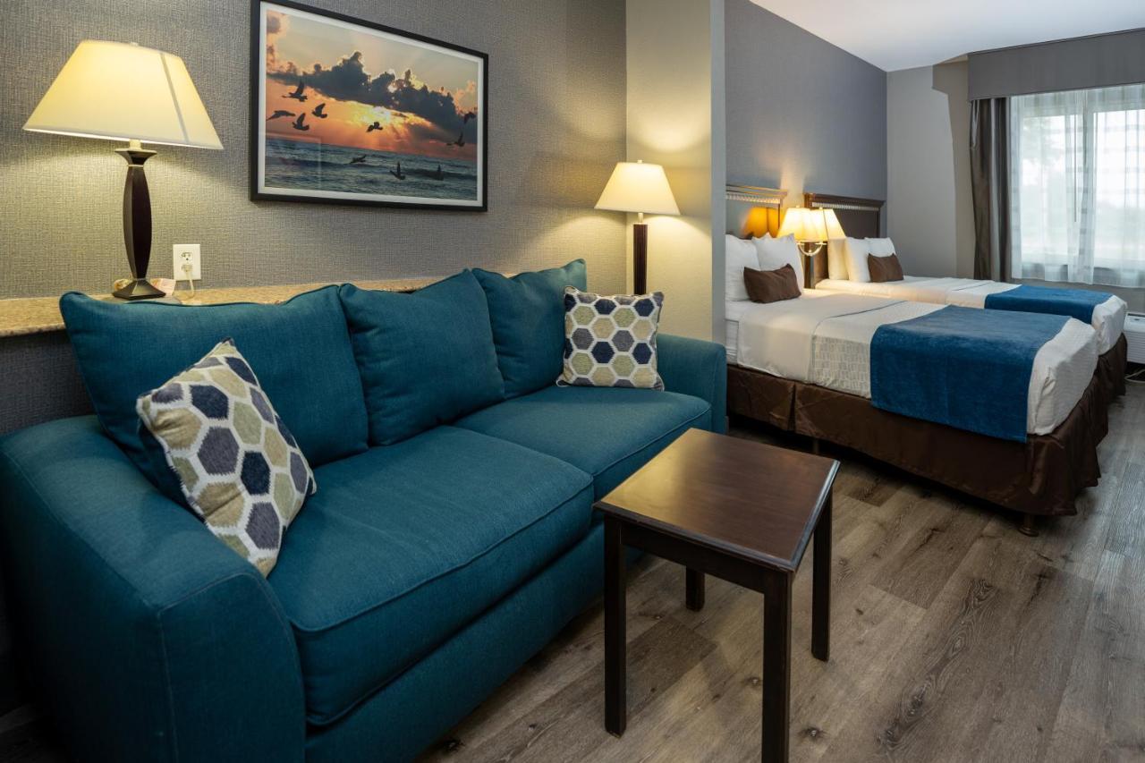 Quadruple Room with Two Queen Beds - Non Smoking