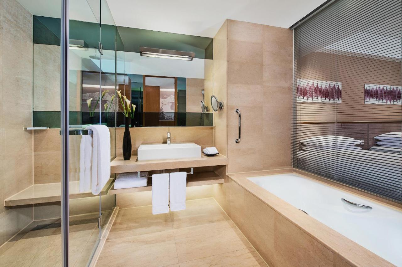 Standard King Room - Lounge Access/High Floor