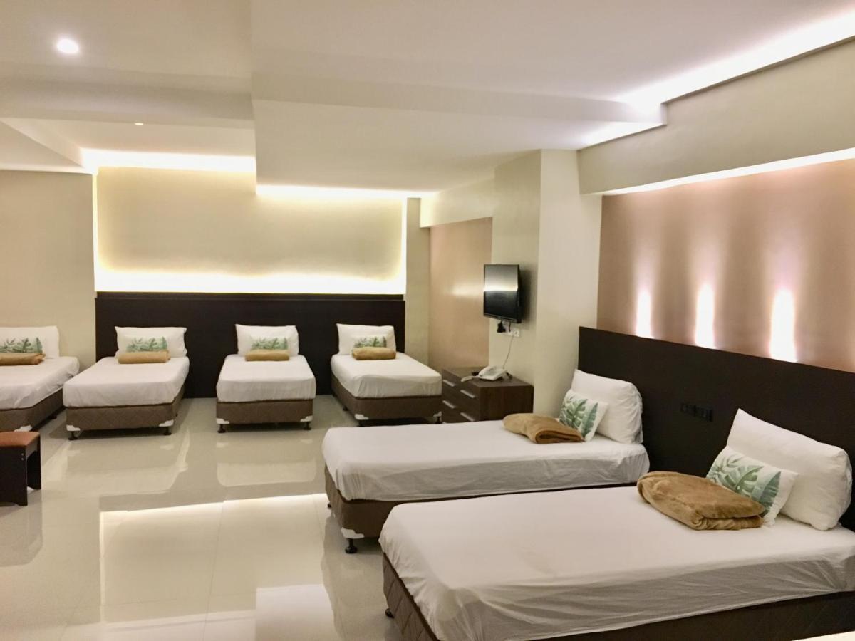 Family Room (11 persons)