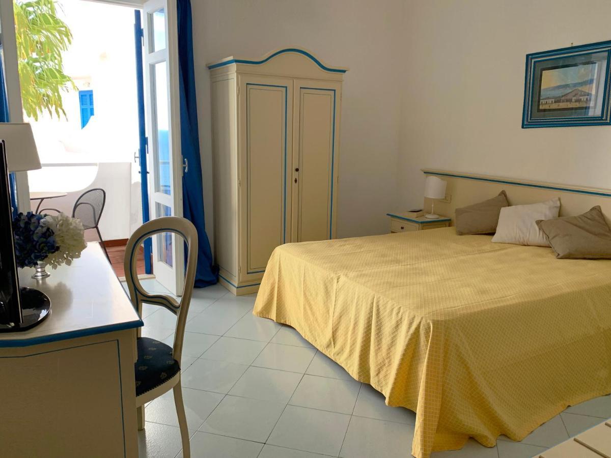 Deluxe Doppelzimmer mit seitlichem Meerblick