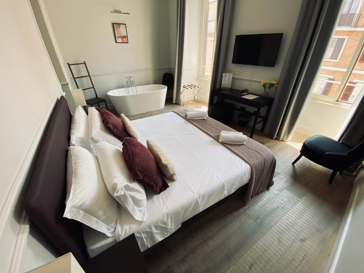 Deluxe Double Room with Bath,1070160739:JPEG