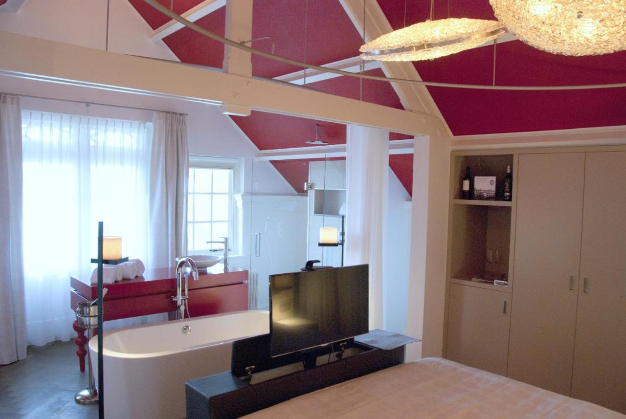Suite with Double Bed and Shower