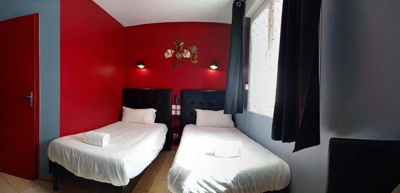 Quarto com 2 Camas de Solteiro e Ar-Condicionado