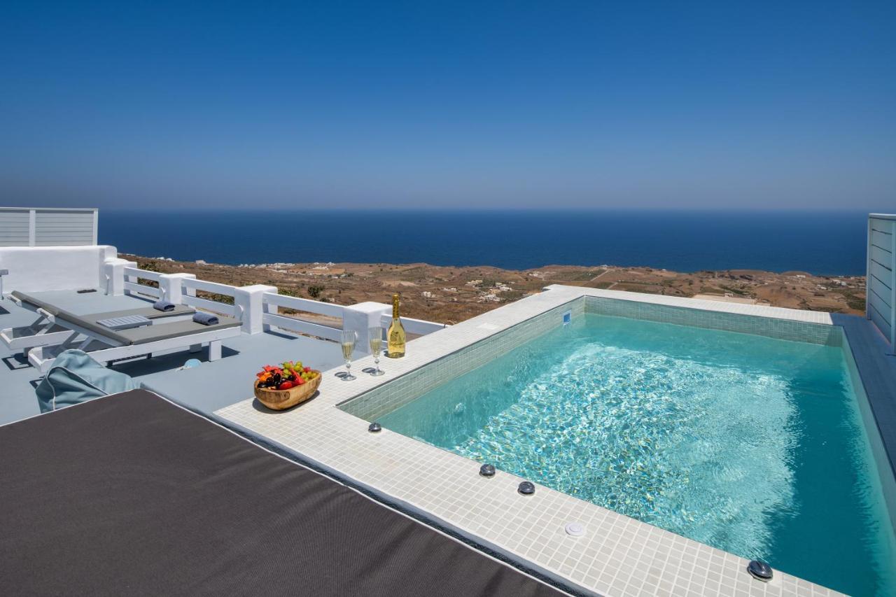 Deluxe Private Suite with heated Jacuzzi and sea view