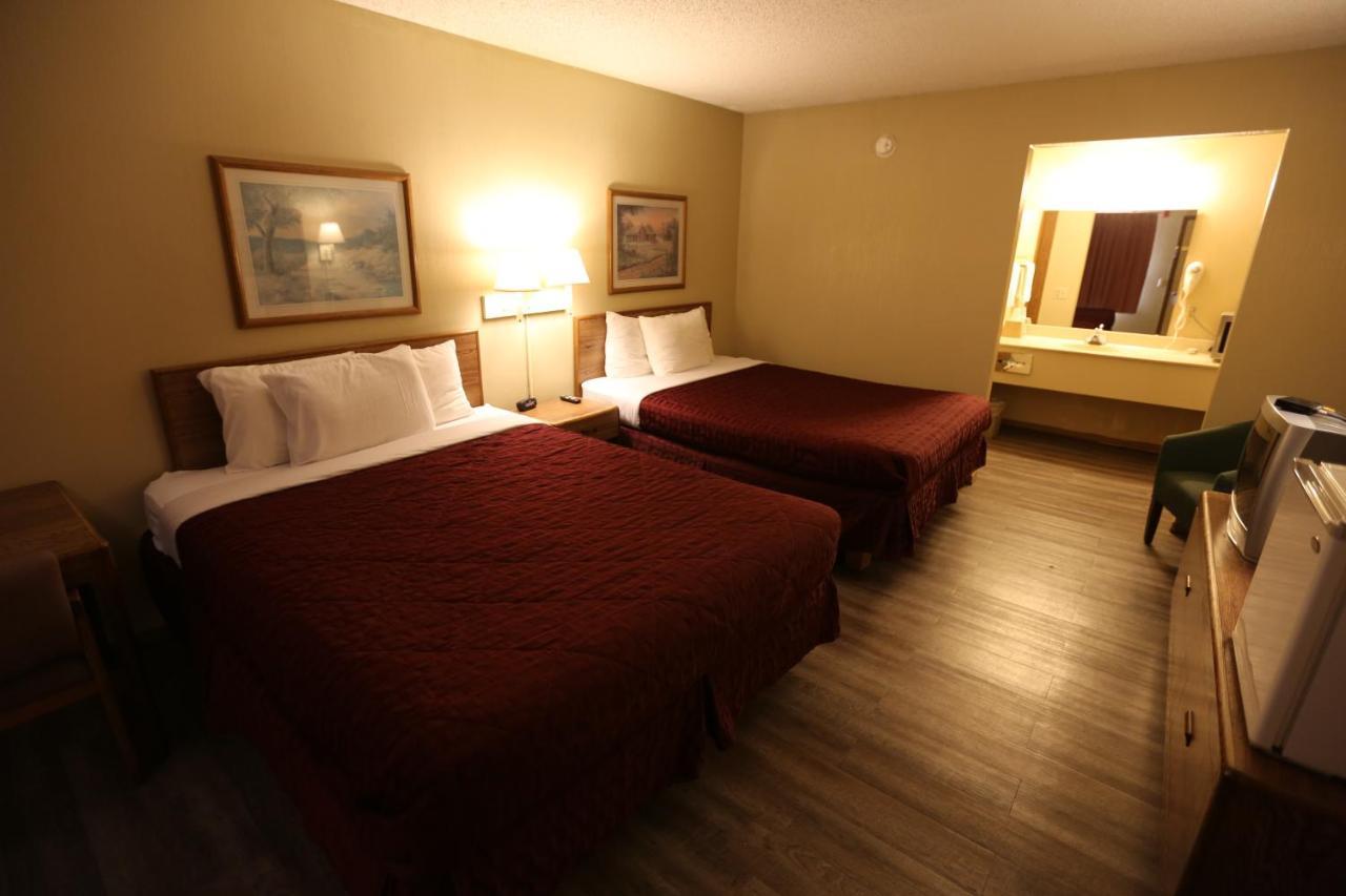 Deluxe Queen Room Two Queen Beds,813392430:JPEG