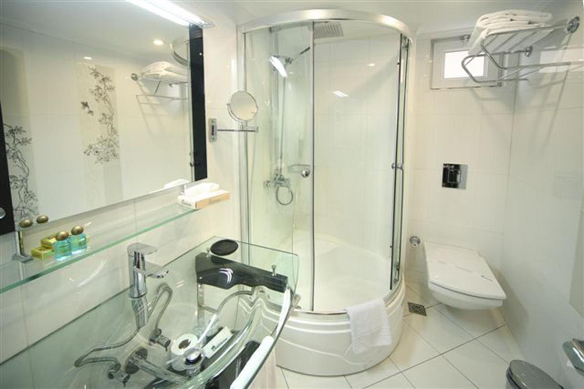 Camera Matrimoniale/Doppia con Letti Singoli con Bagno