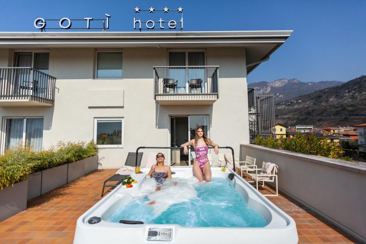 Double Room with Terrace and Jacuzzi,1216186636:JPEG