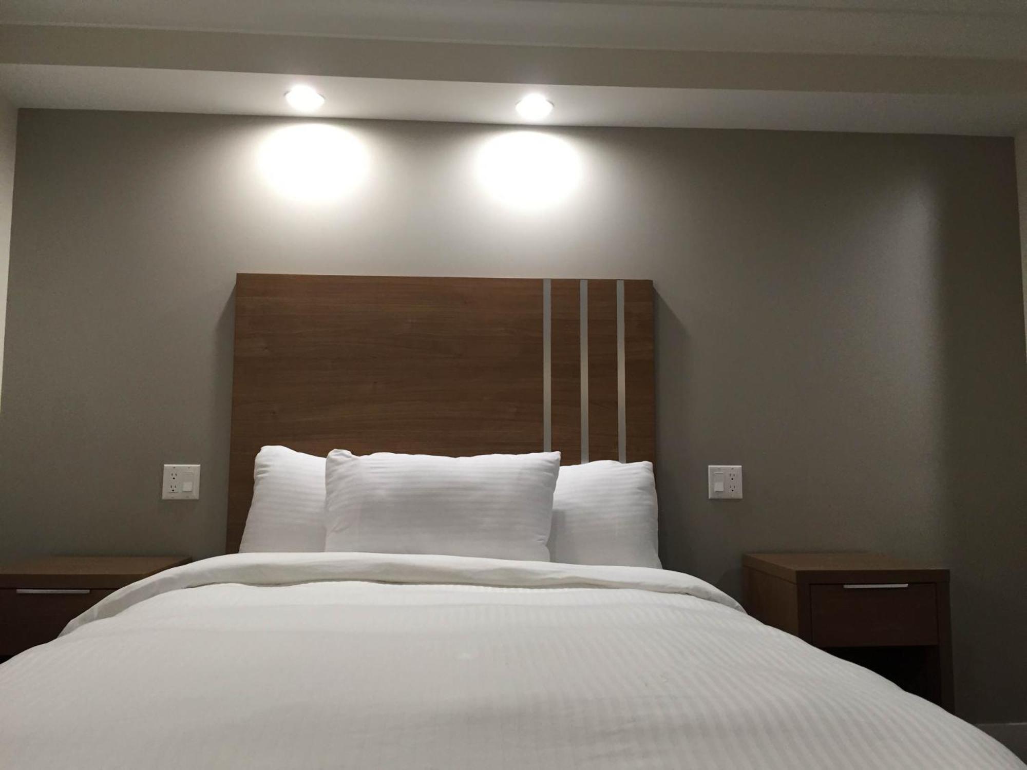 Chambre Premium Lit Queen-Size - Non-Fumeurs
