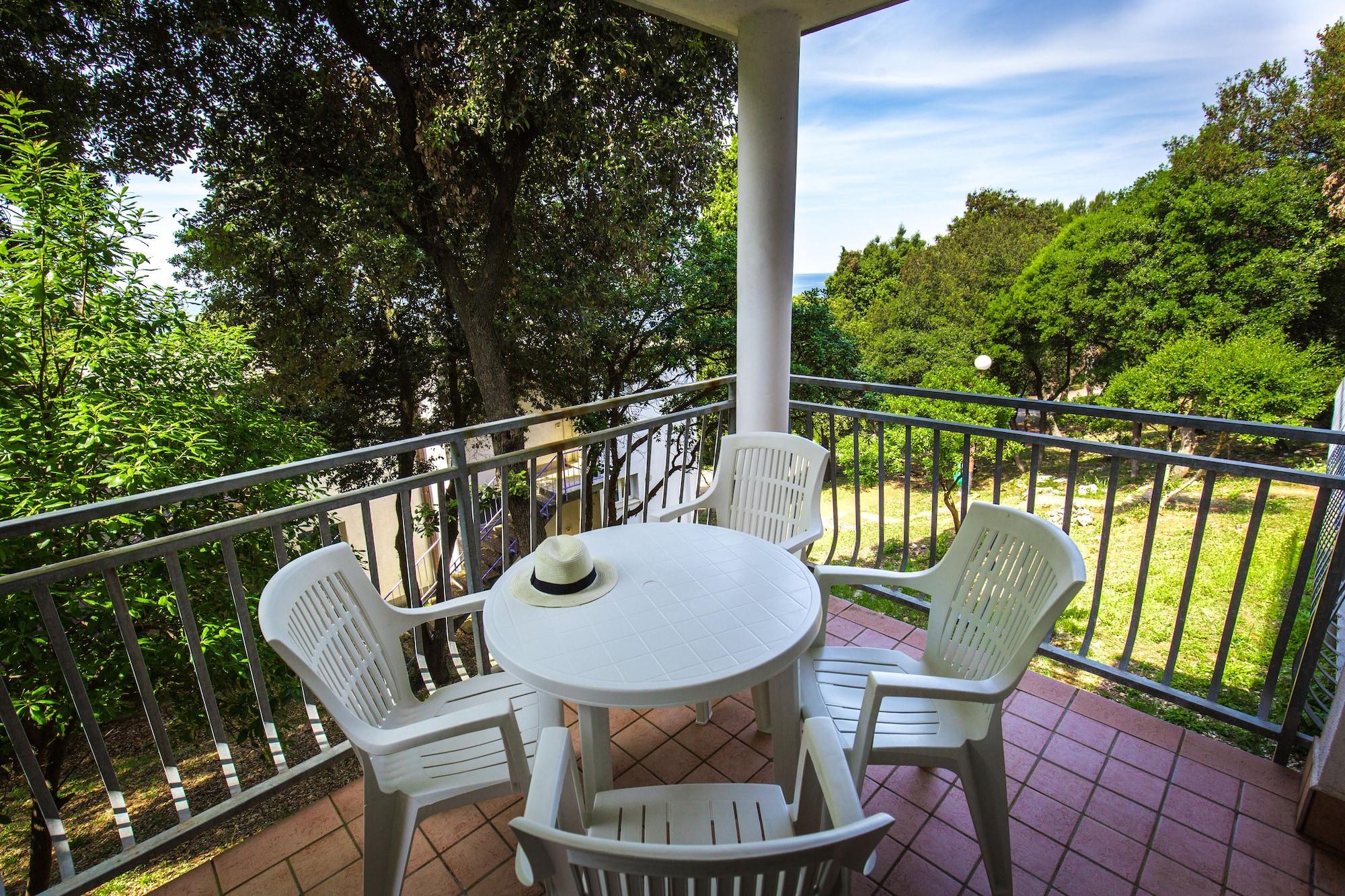 One-Bedroom Apartment with Balcony (4 Adults)