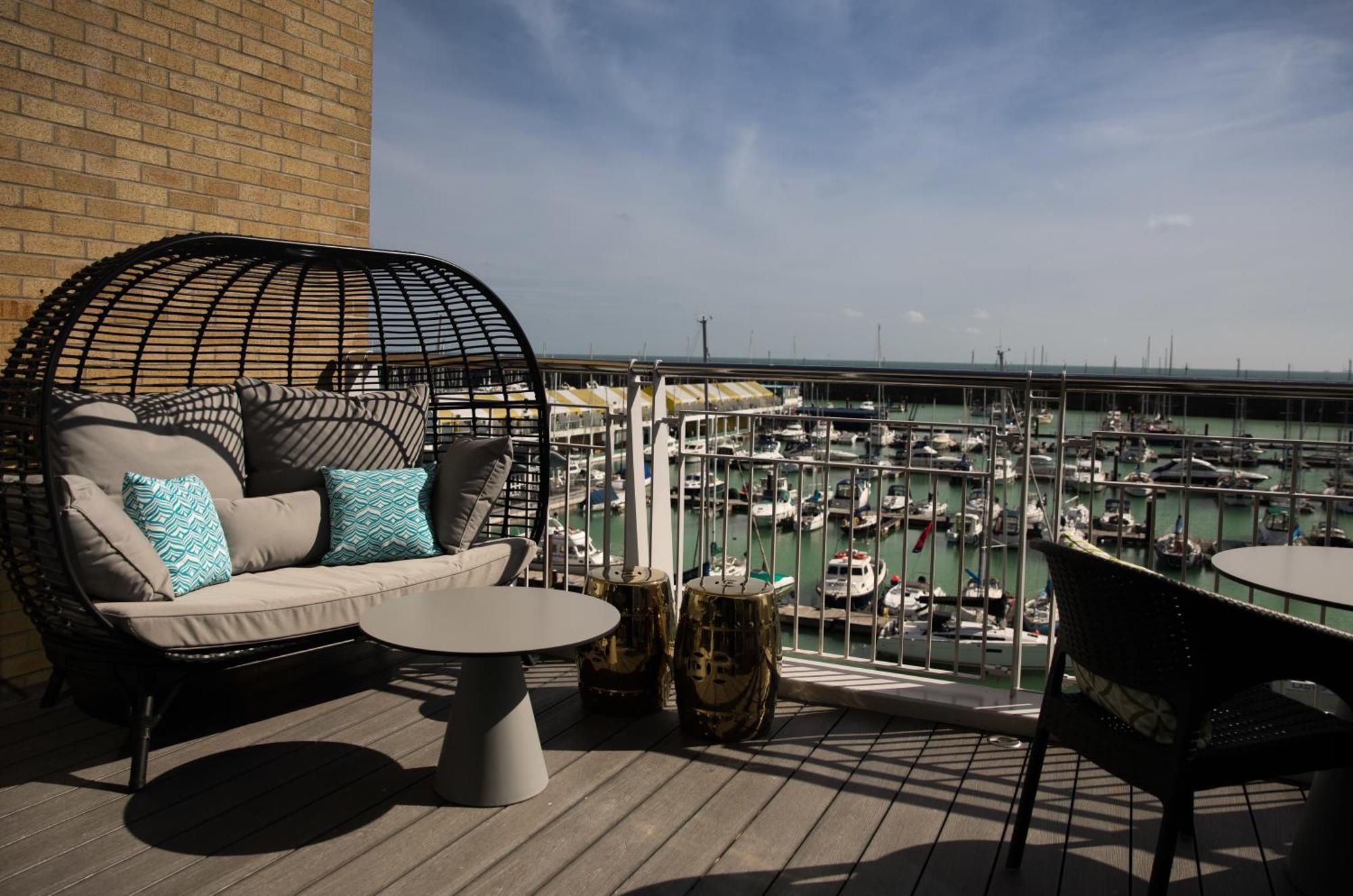 Signature Suite,1215360586:JPEG