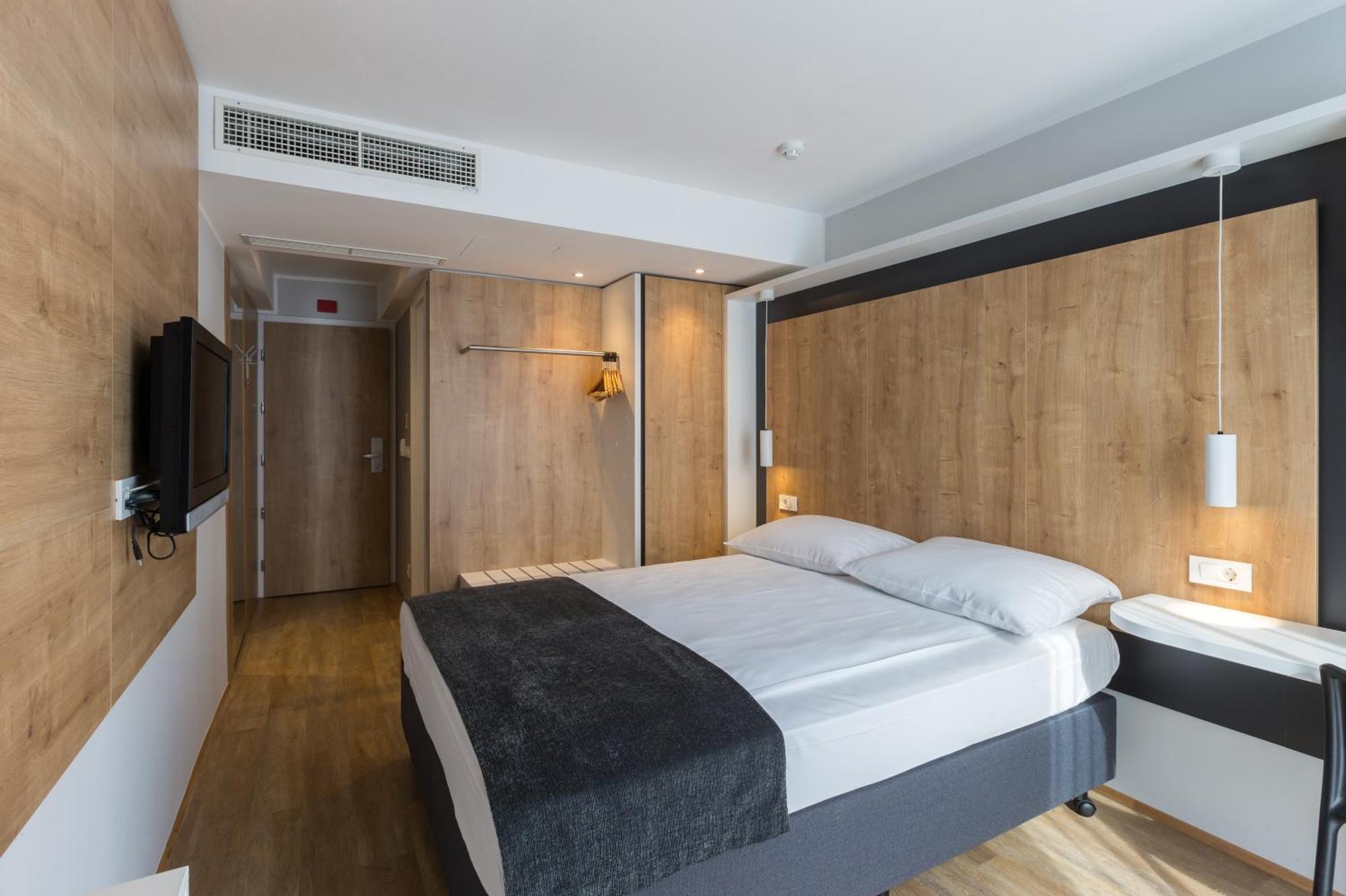 Standard Double Room,1221302914:JPEG