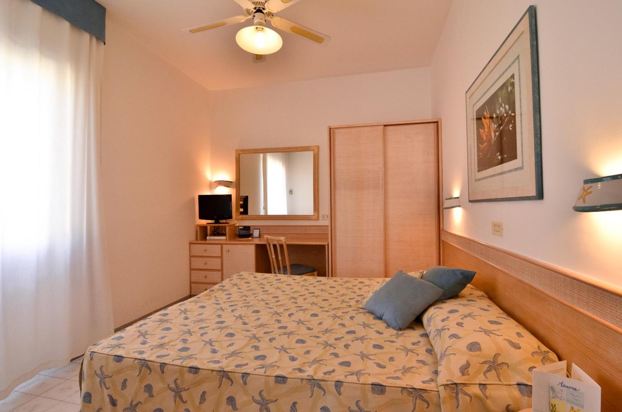 Doppel-/Zweibettzimmer mit Balkon