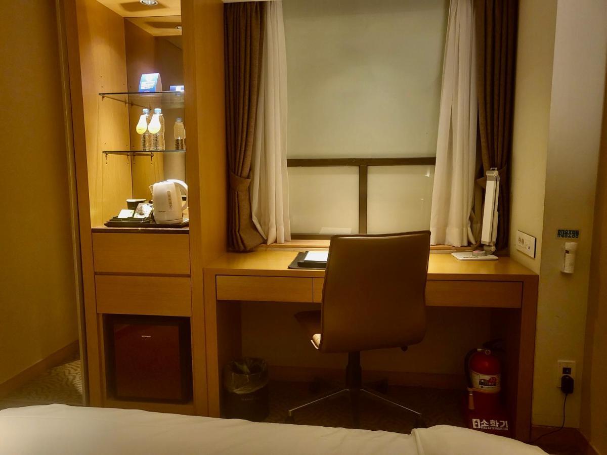 Basement twin room - no window,1654281539:JPEG