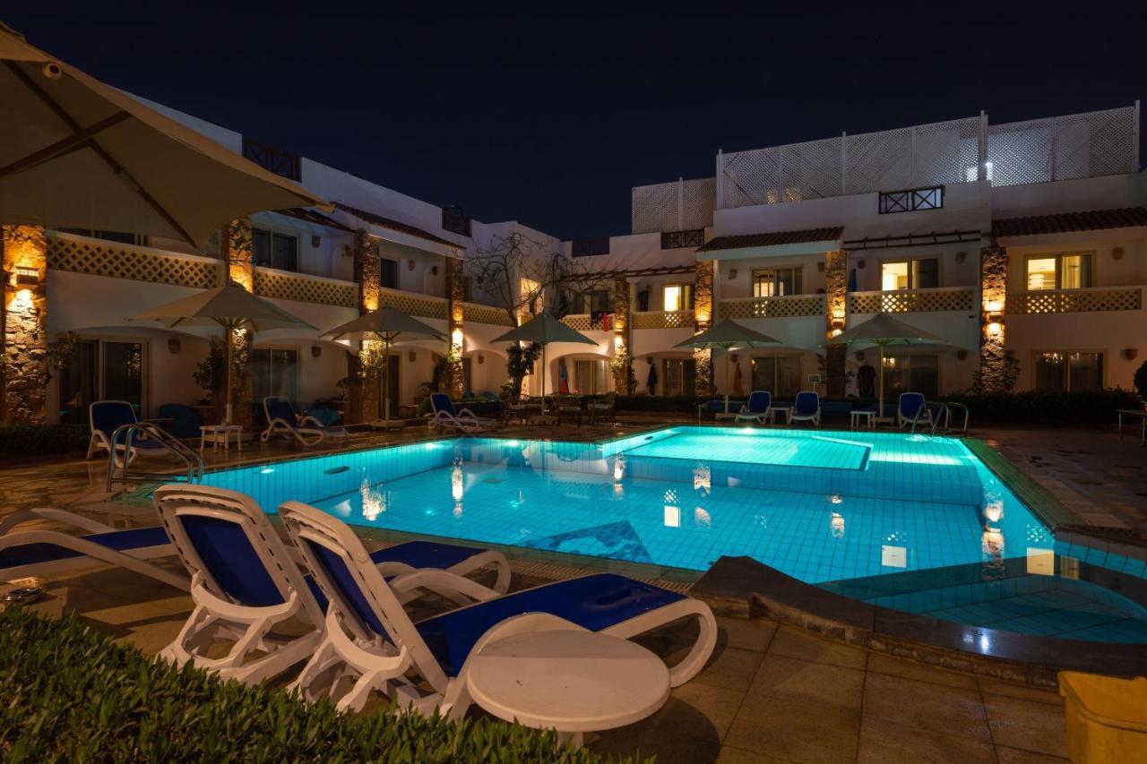Twin Room Pool View,1339630211:JPEG