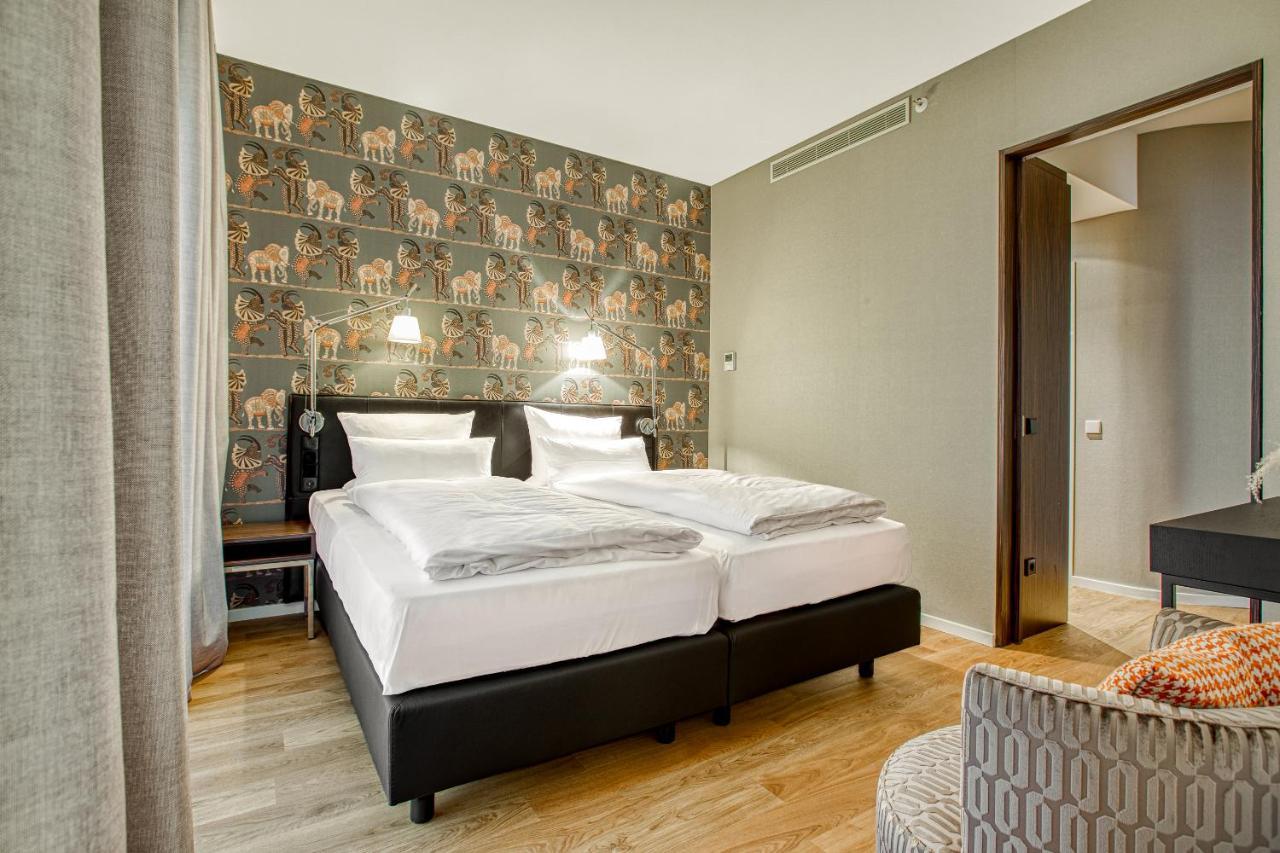 Suite,1241617627:JPEG