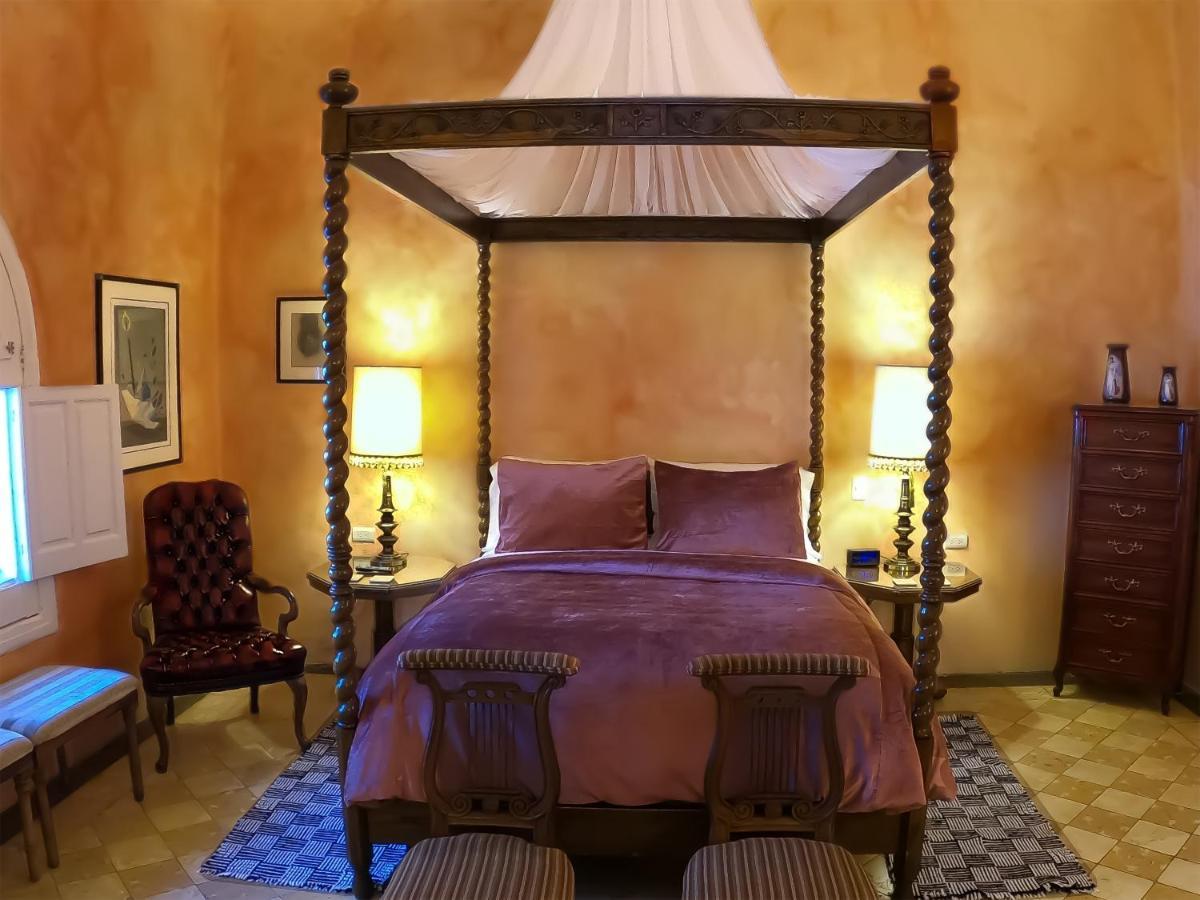 Grand Queen Room