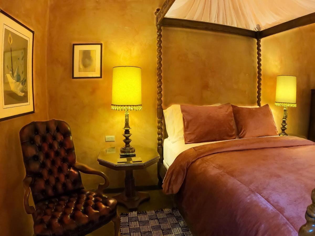 Grand Queen Room