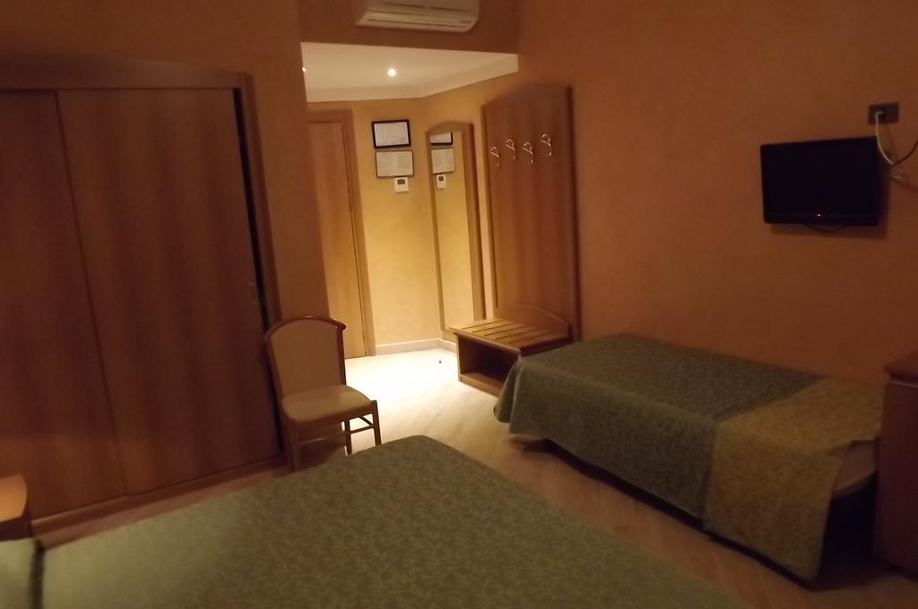 Double or Twin Room with Lake View