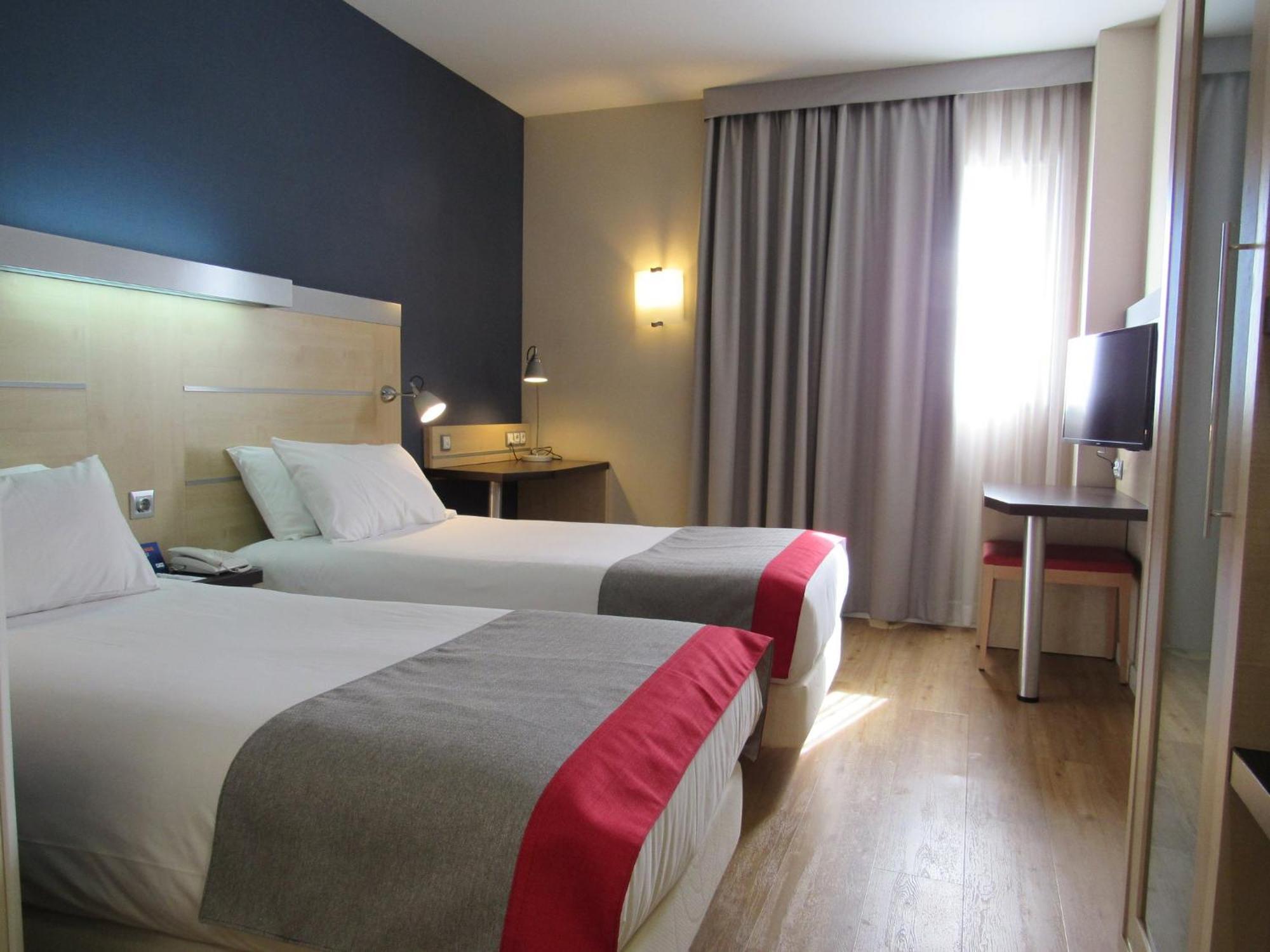 Standard Twin Room - Free Breakfast,1272644149:JPEG