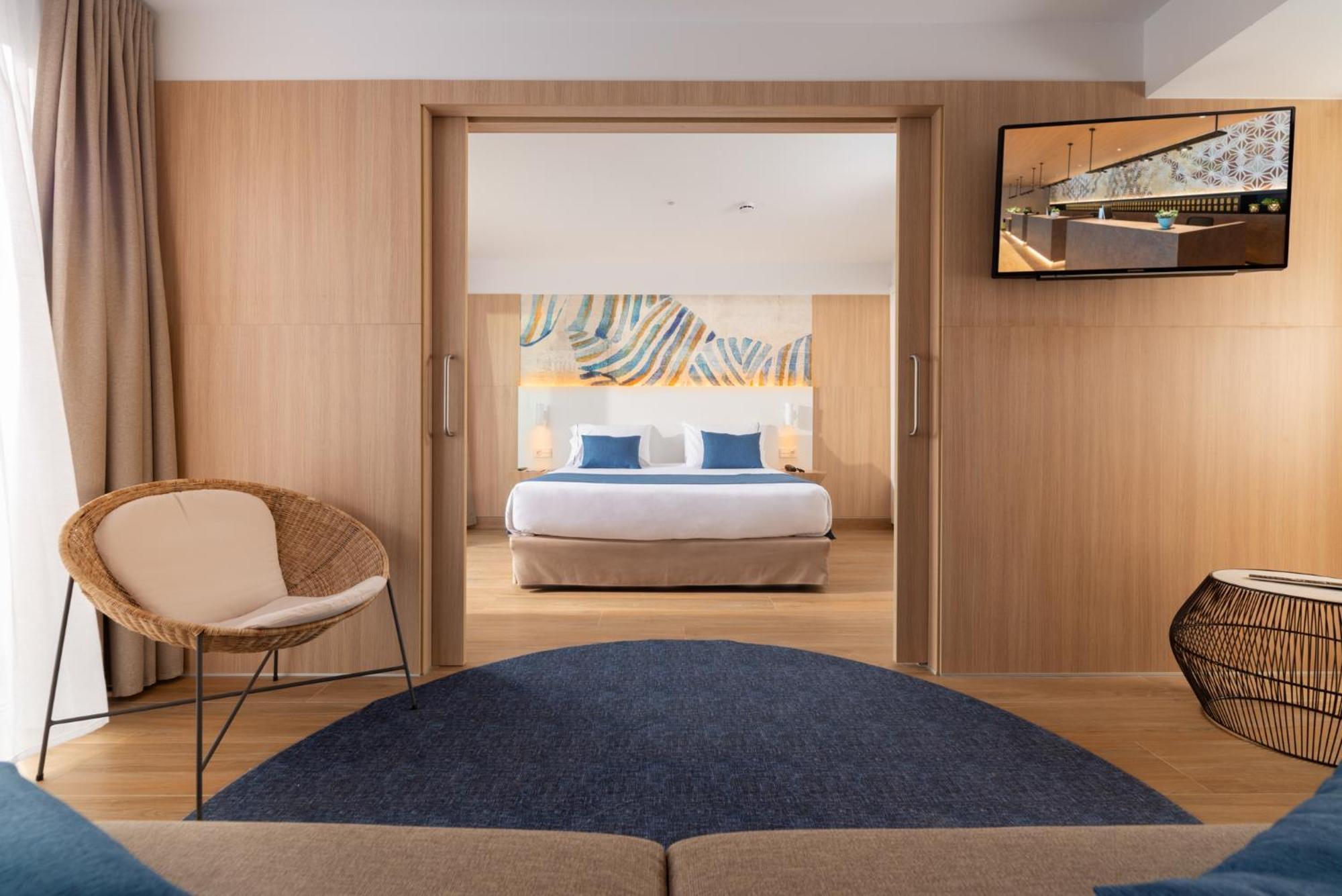 Suite con Vista Piscina (2 Adulti)