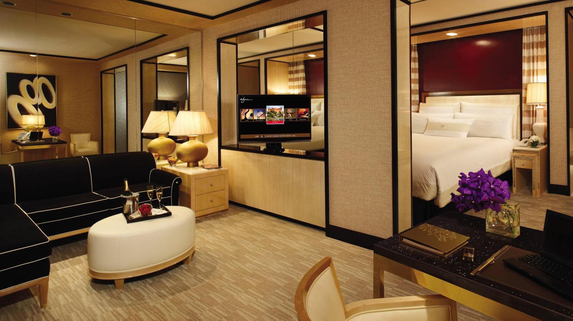 Camera King Encore Resort