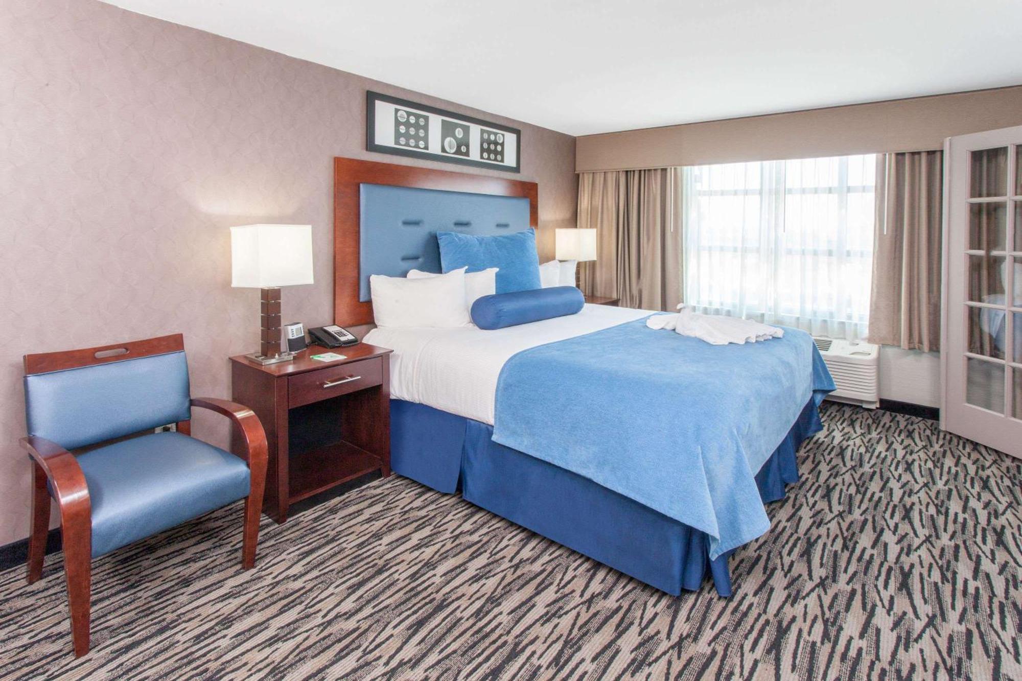 Queen Room,64577071:JPEG