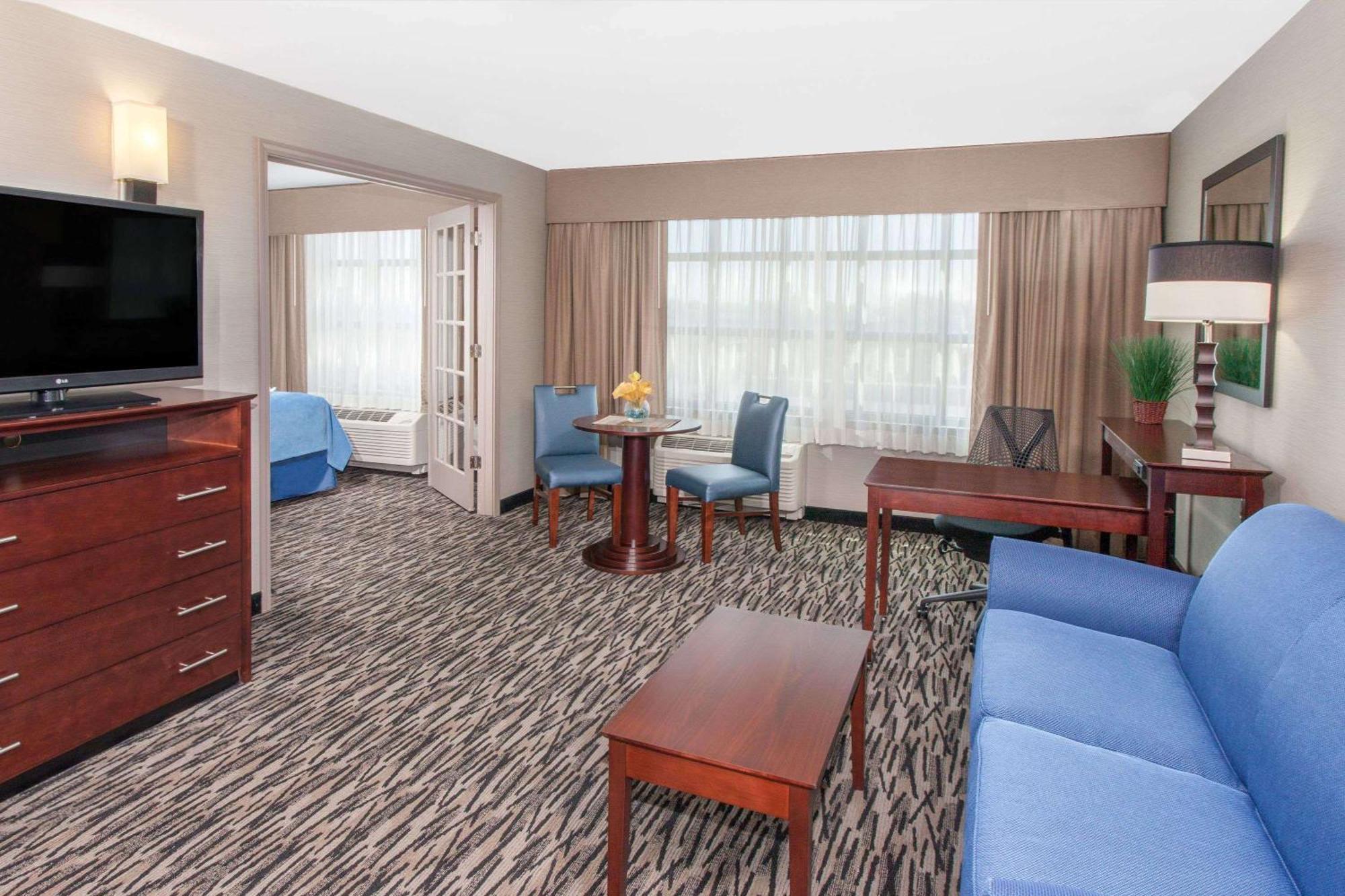 King Suite,996493090:JPEG
