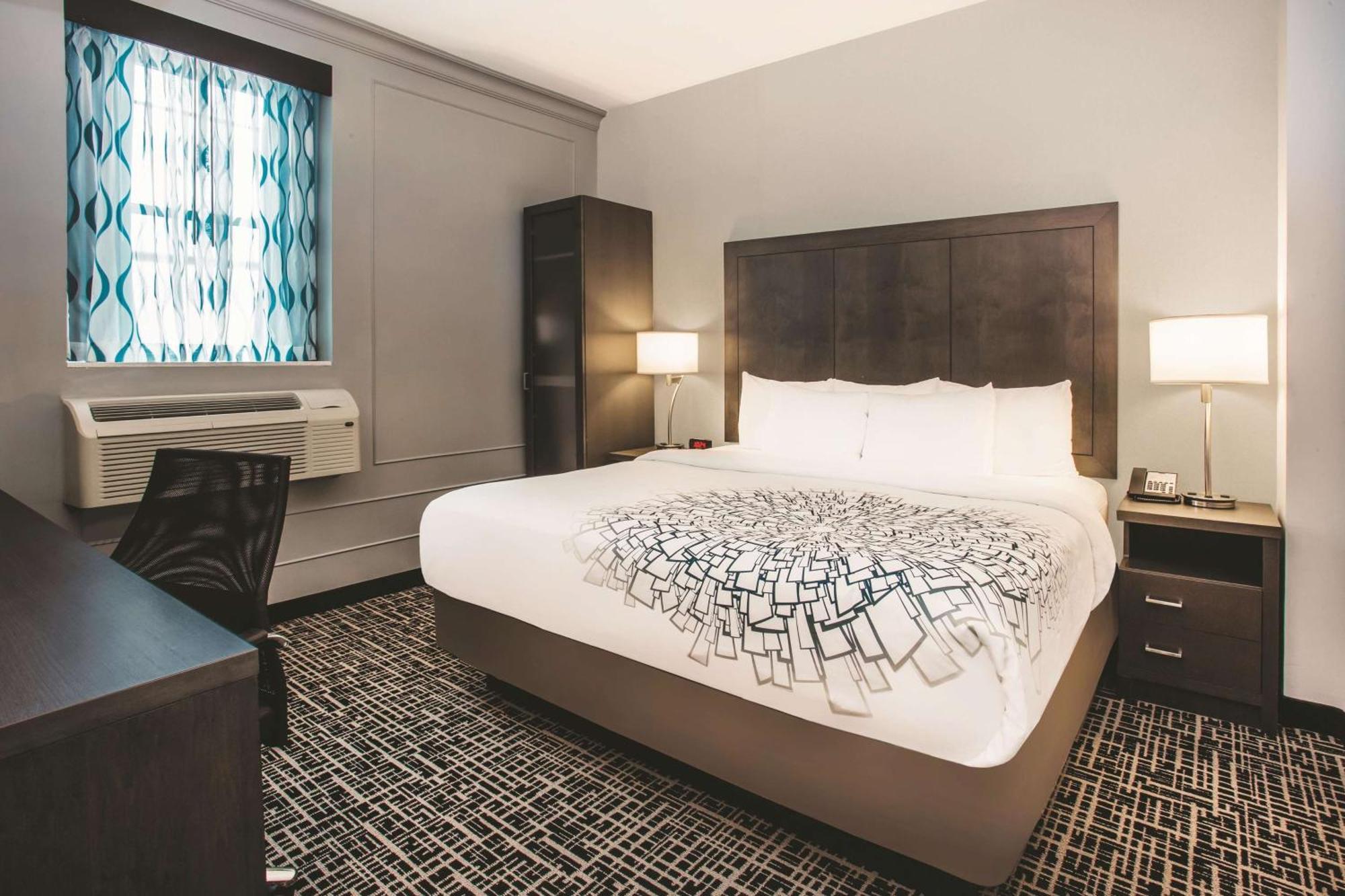 Chambre Lit King-Size - Accessible aux Personnes à Mobilité Réduite - Non-Fumeurs