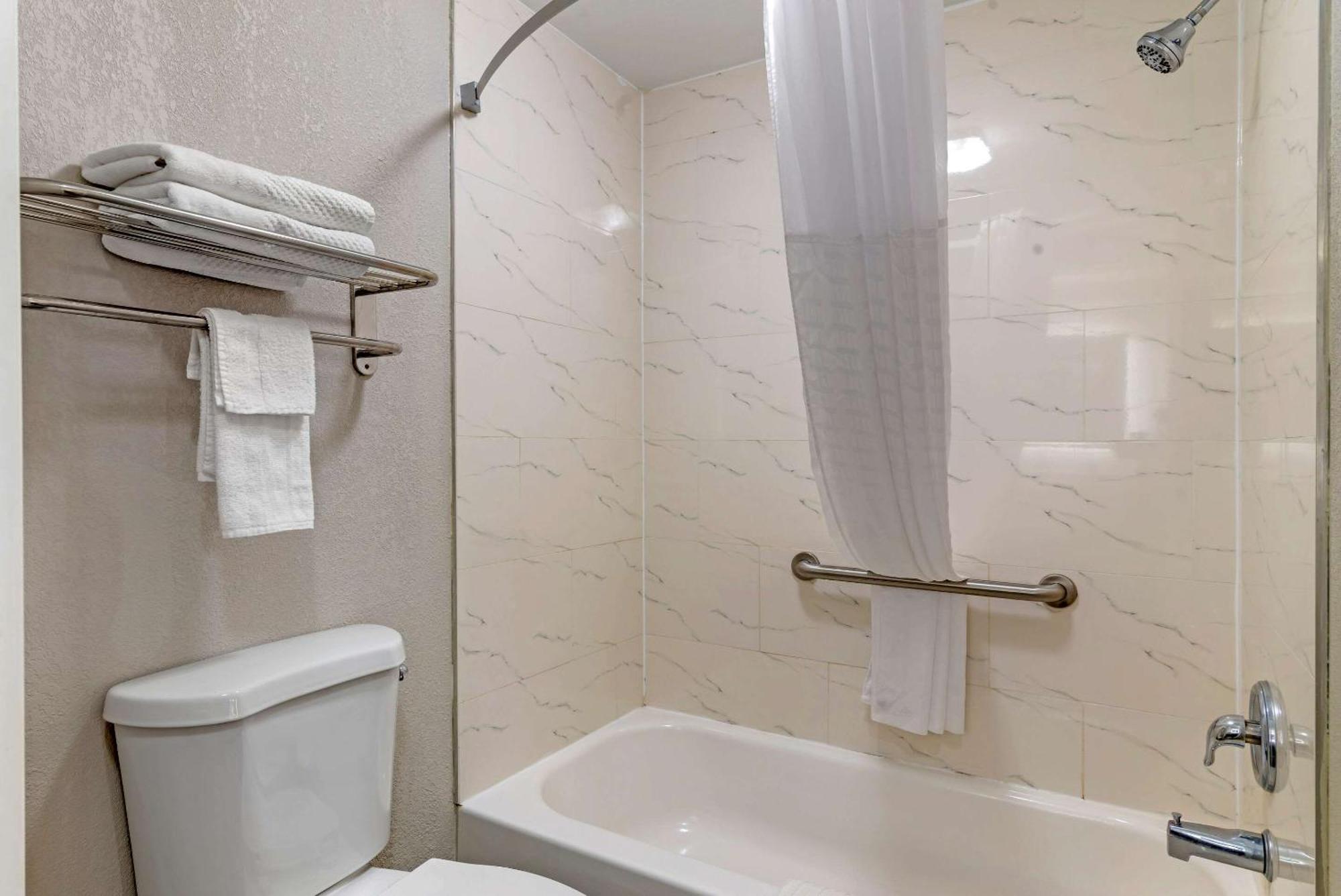 Double Room with Two Double Beds - Non-Smoking