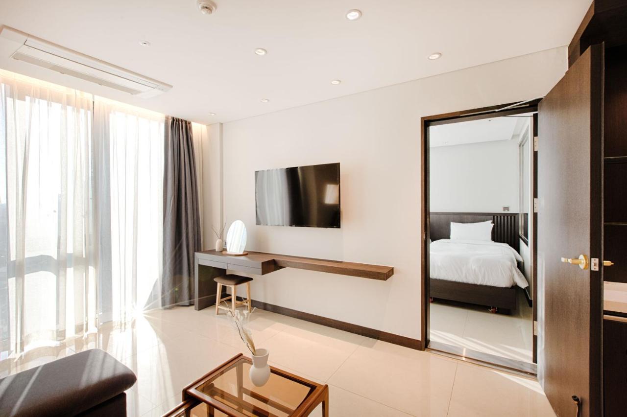 Connecting Suite