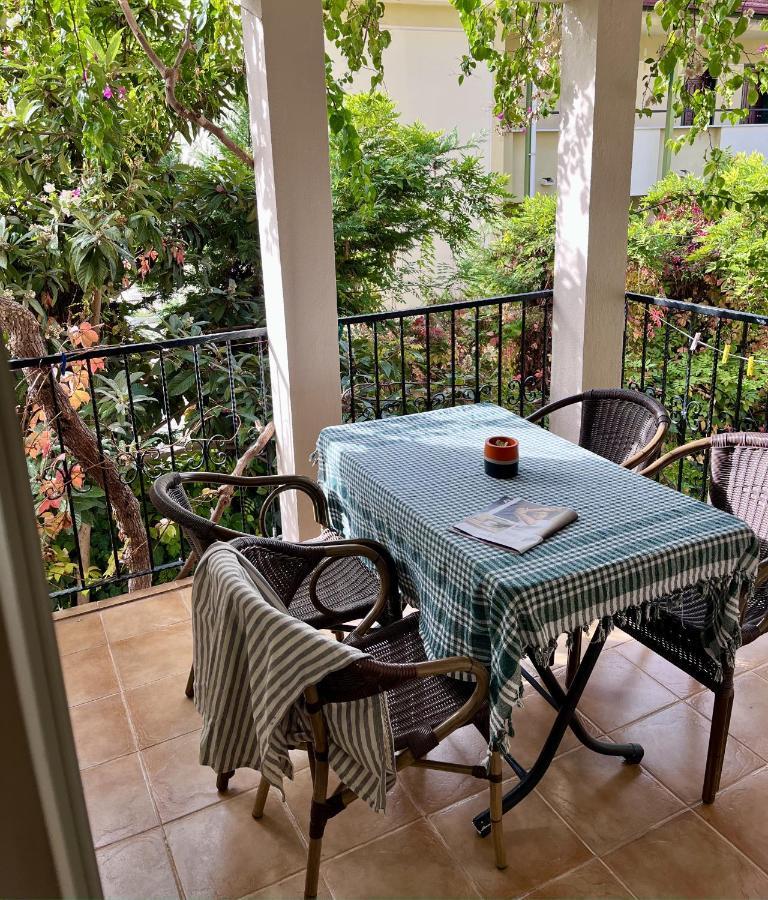 Apartment with Garden View