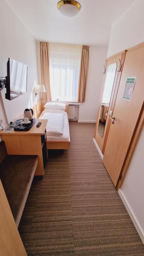 Small Single Room,1351438609:JPEG