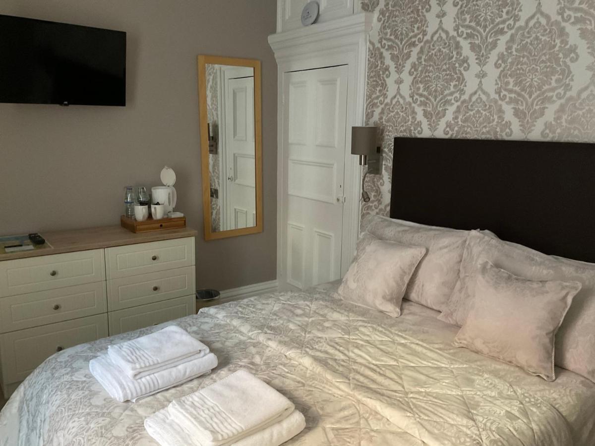 Standard Double Room,1378167611:JPEG
