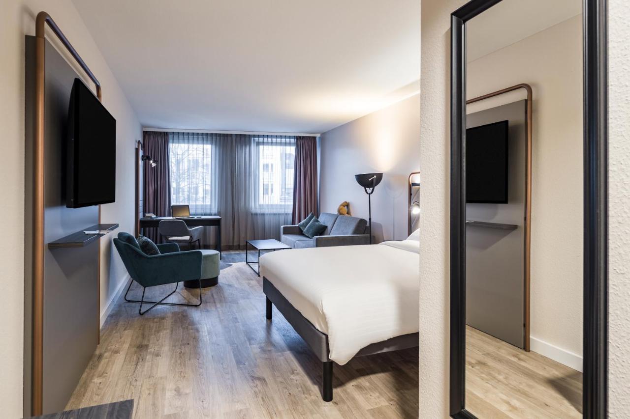 Family room with 1 Sweet Bed 160x200 by ibis Styles and sofa bed