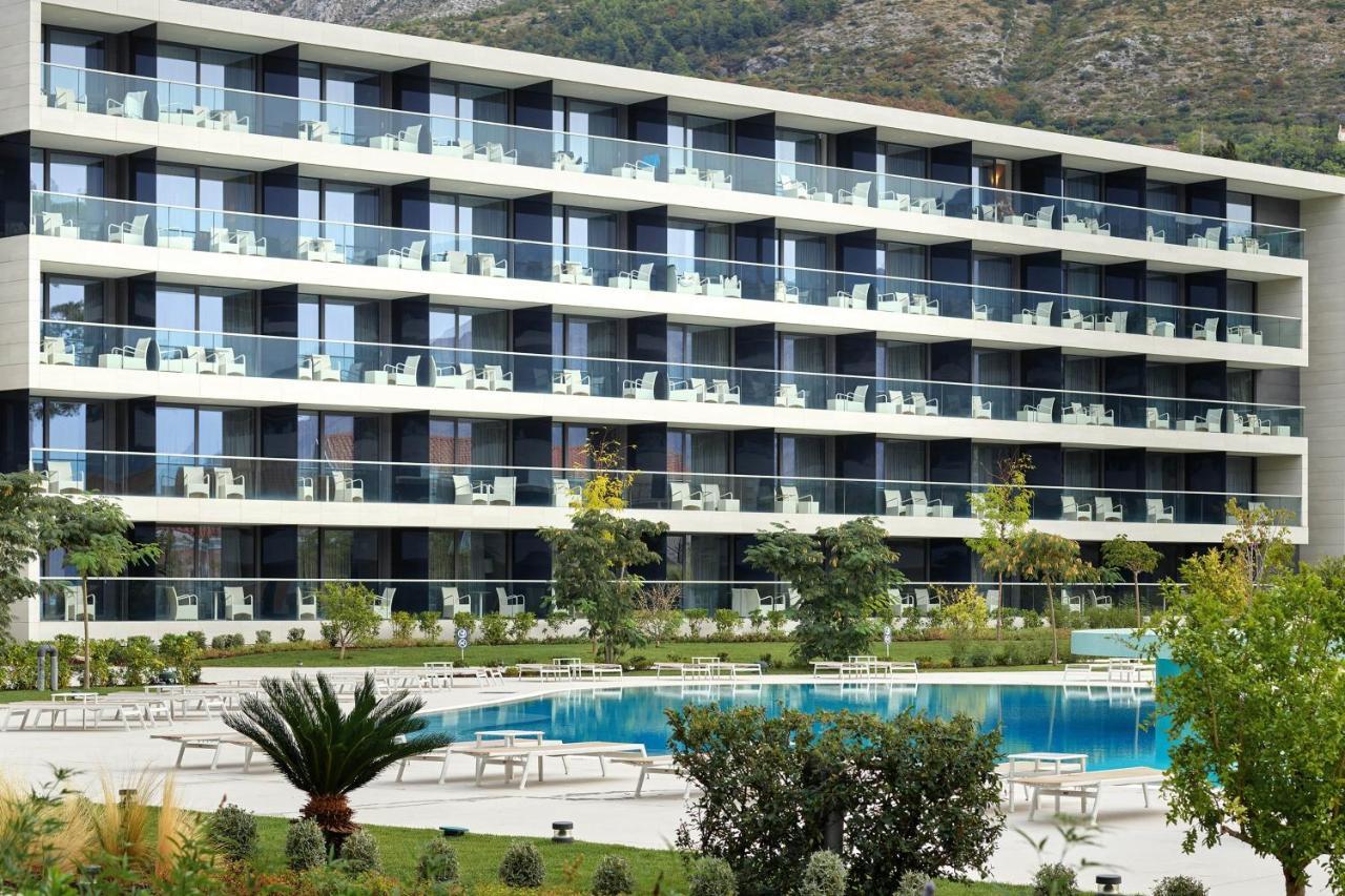 Superior Twin Room with Balcony and Partial Sea View