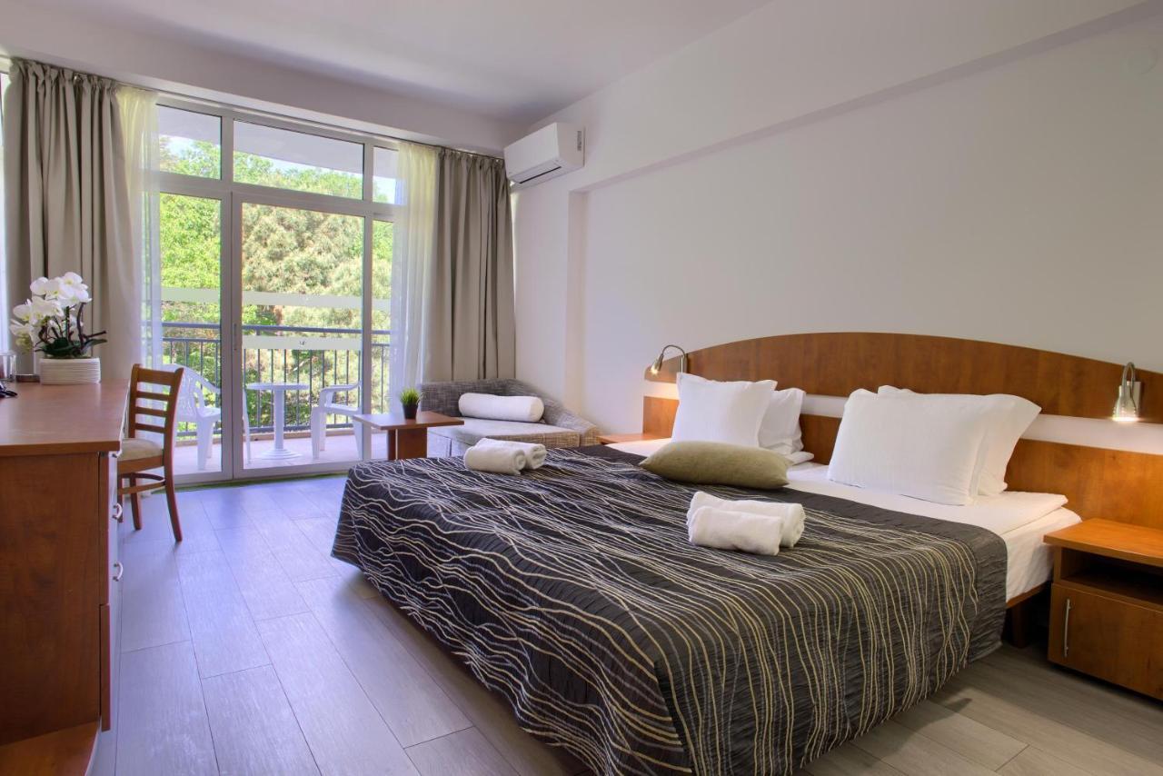 Habitación Doble Estándar con balcón y vistas al parque - 2 camas