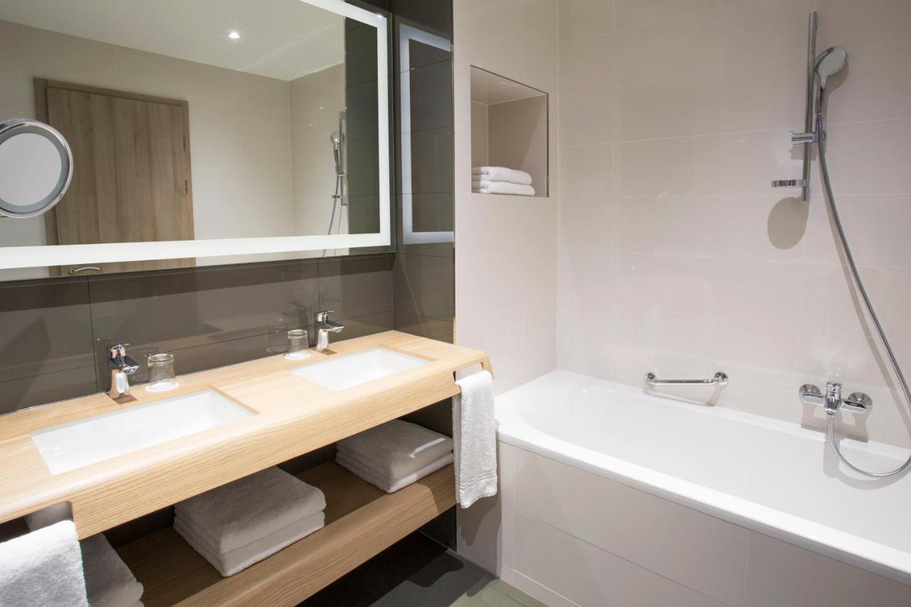 Deluxe Twin Room with Balcony and Sea View