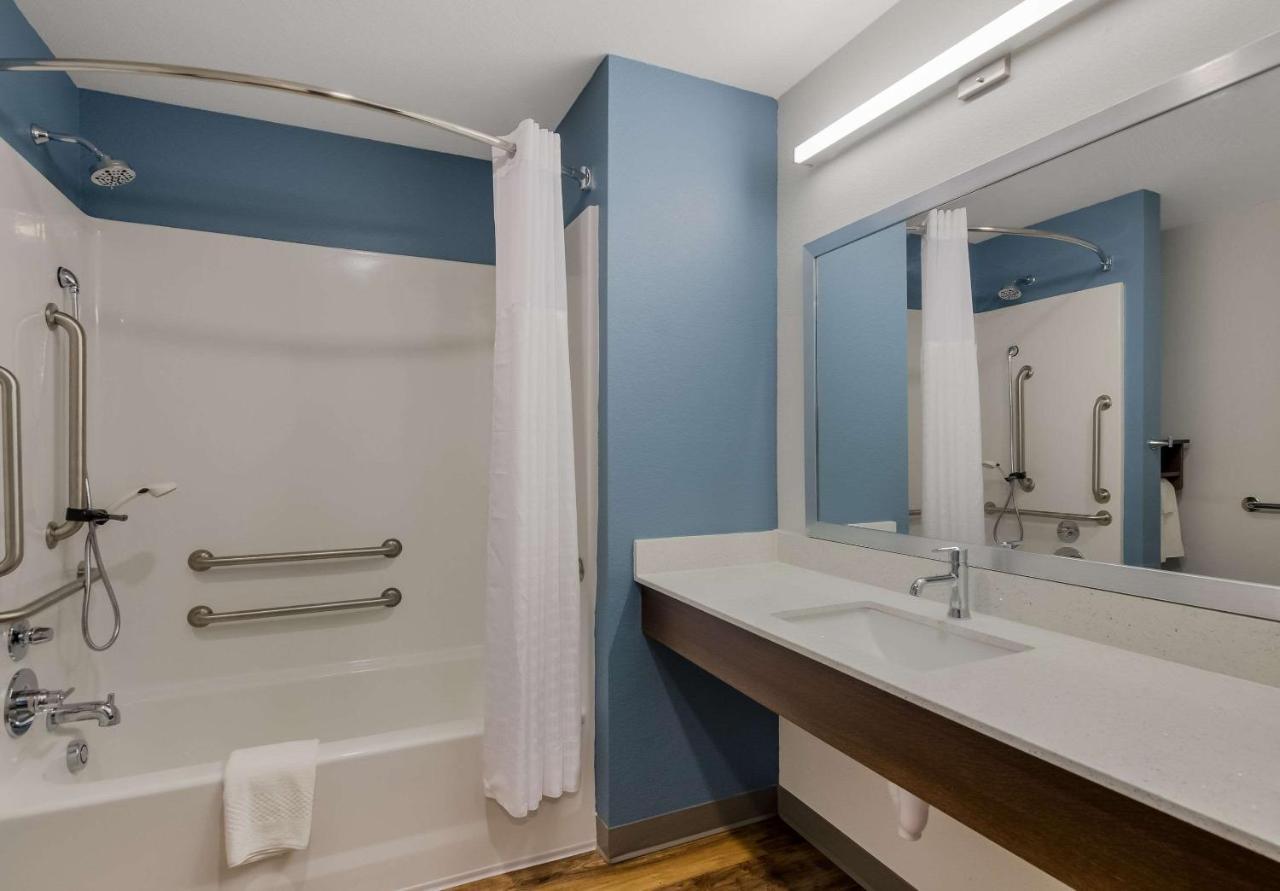 Queen Room with Tub - Disability Access/Non Smoking