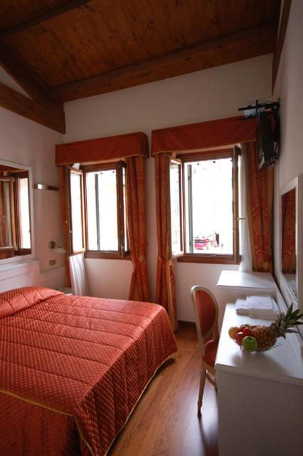 Double Room Dependence,1498598311:JPEG