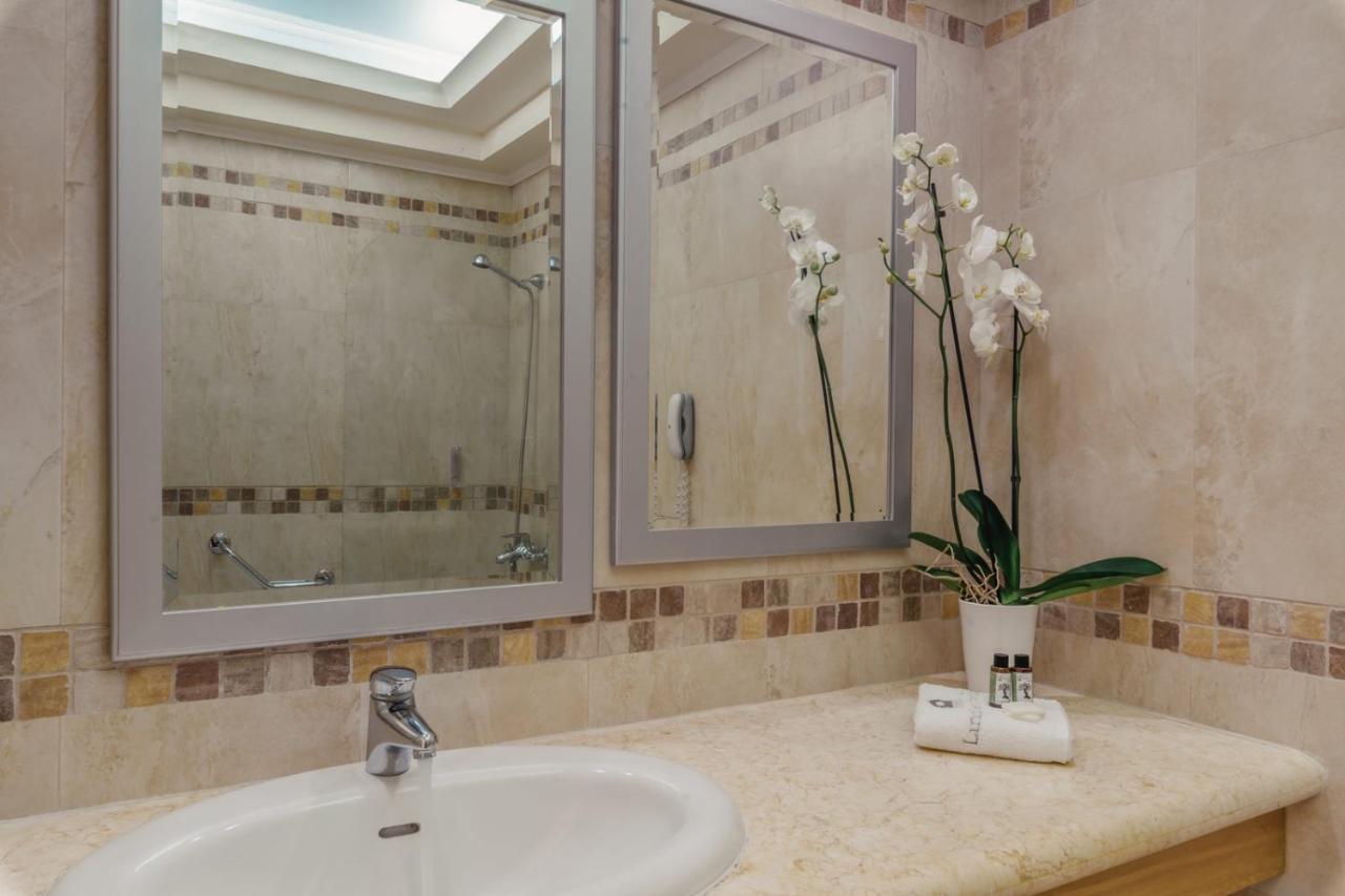 Chambre Double Supérieure avec Piscine Privée - Vue sur Jardin