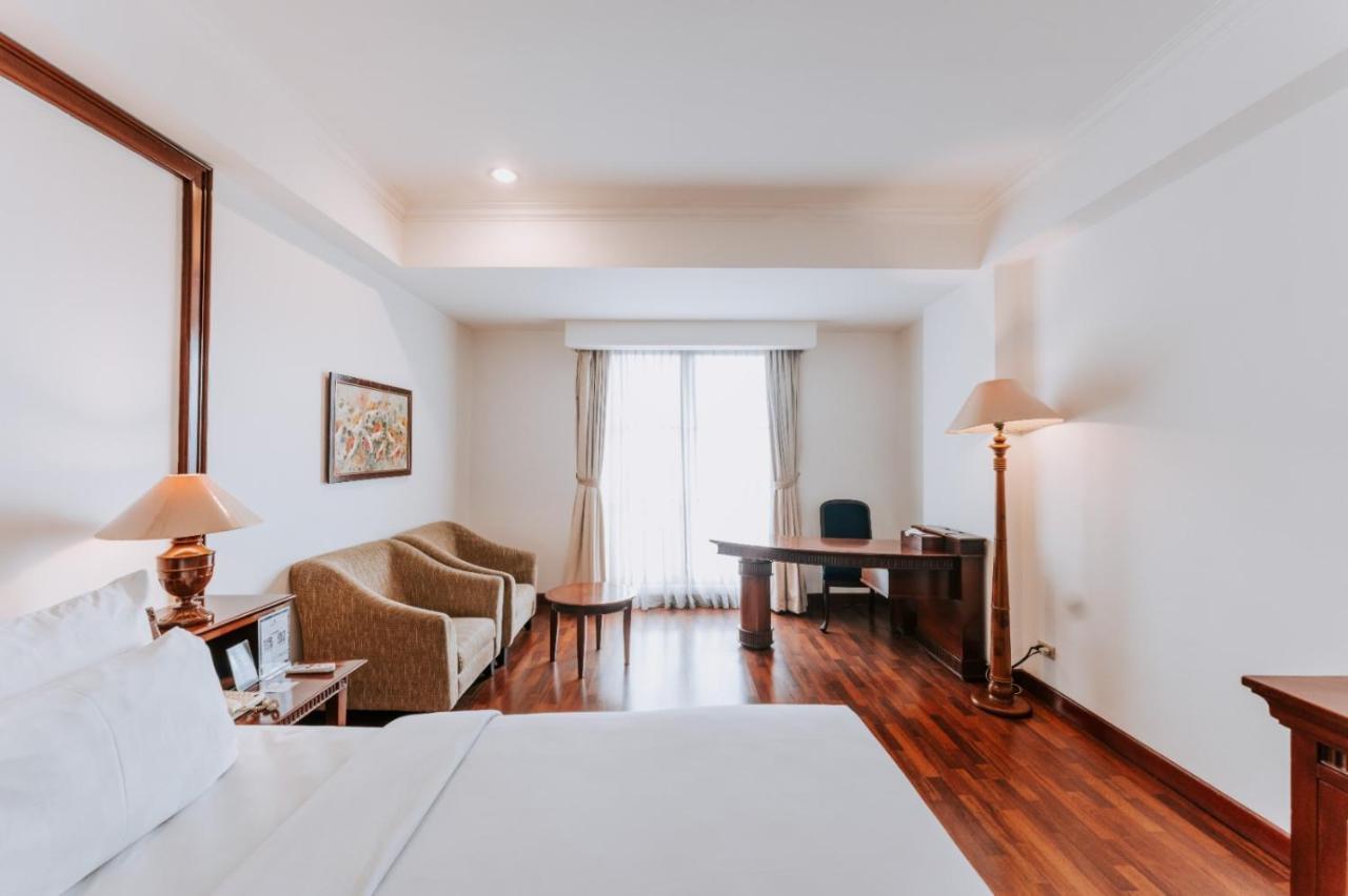 Business King Room