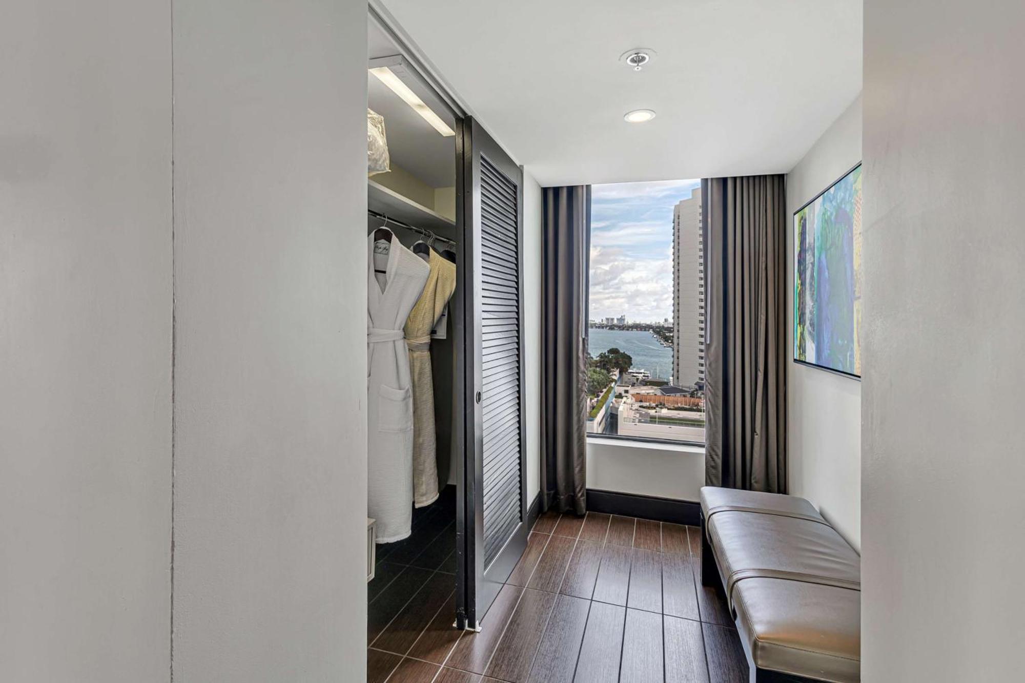 Junior Suite mit Kingsize-Bett und Sitzbereich