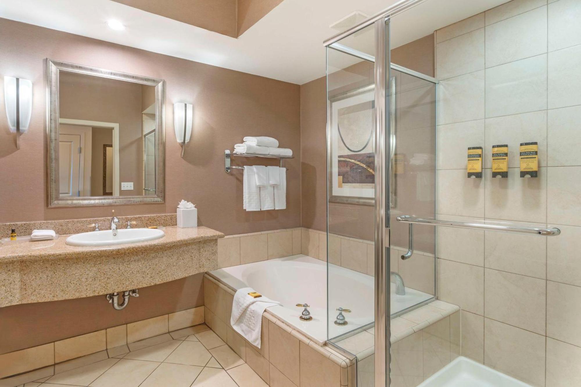 King Room with Balcony - Water View