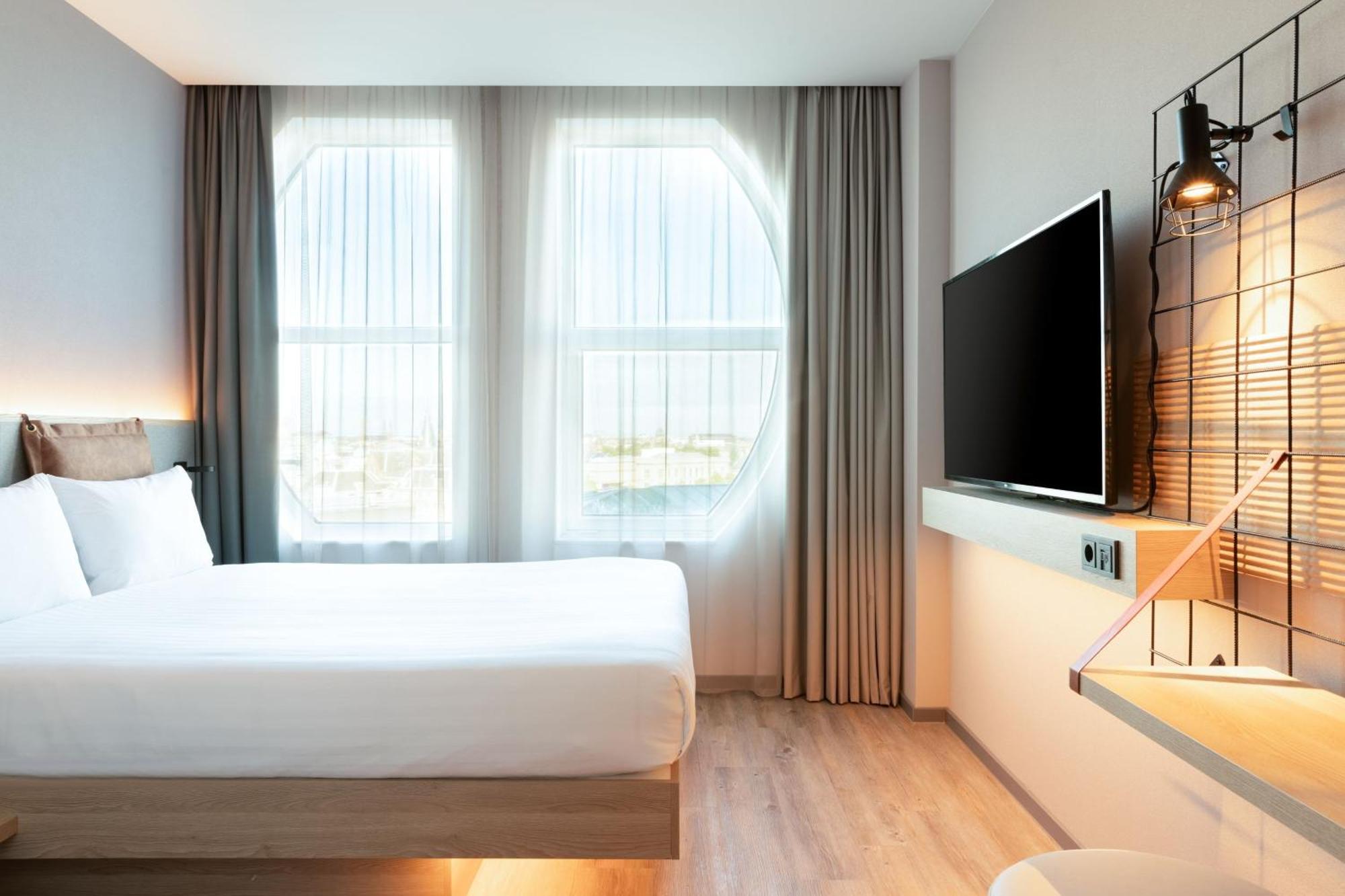 Moxy Queen Room with City View,1610317950:JPEG