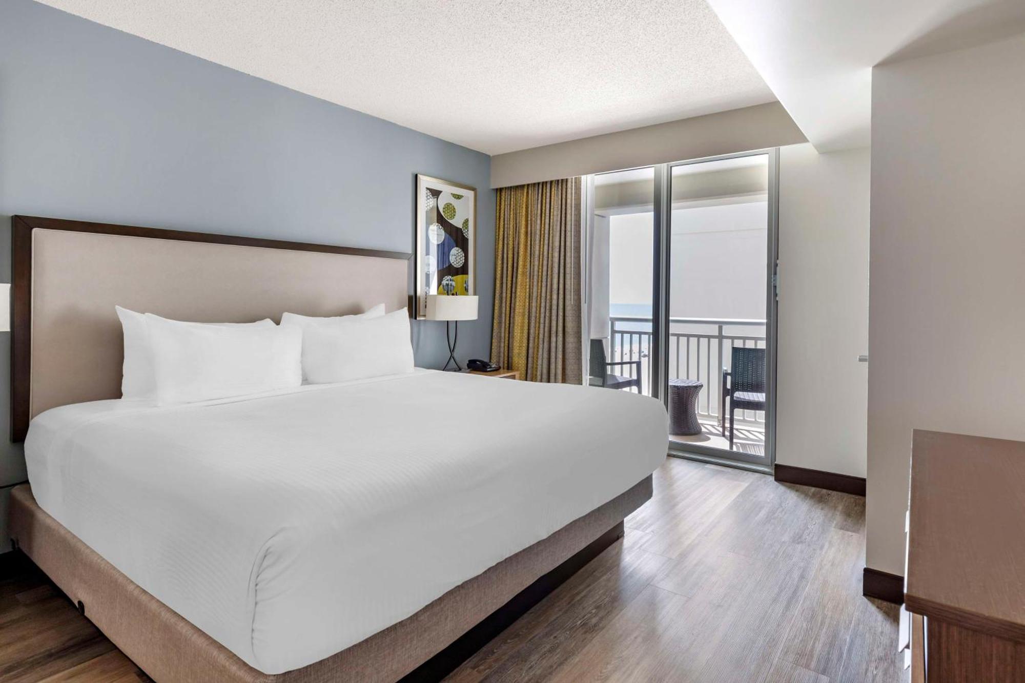 Two-Bedroom Suite with Ocean Front,1550211256:JPEG