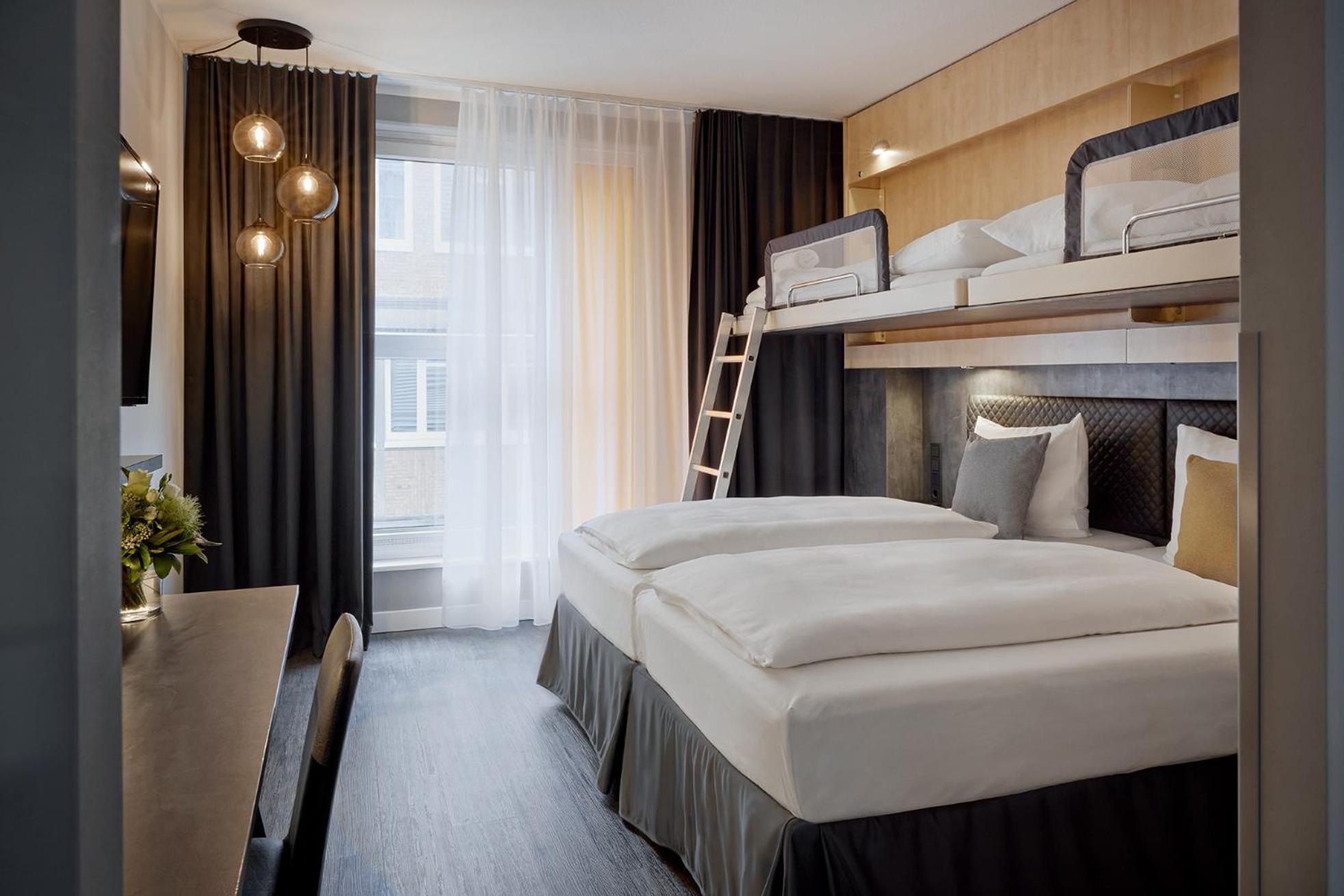 Familienzimmer mit Wand-Klappbetten,1554883135:JPEG