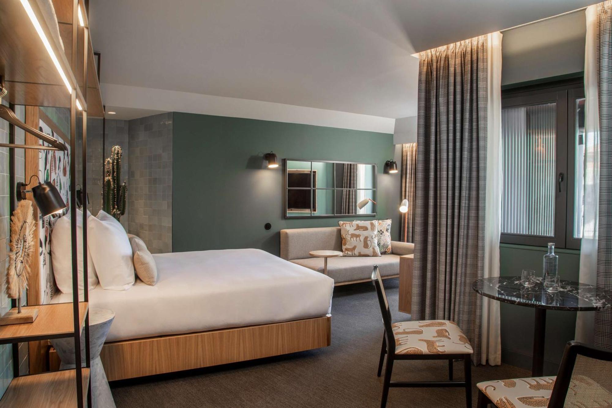 Junior Suite,1557056458:JPEG